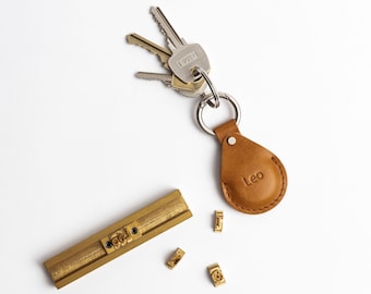 Leather AirTag case, AirTag keyring, AirTag holder, AirTag keychain, AirTag holder leather, Italian Vegetable tanned/ Crazy Horse leather