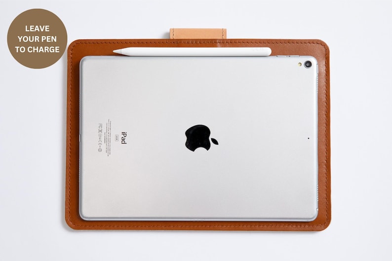 Full Grain Vegetable tanned Leather iPad sleeve with pen holder lined with wool felt. Fits iPad Air 13"/ iPad pro 13"/ iPad Pro 12.9"/ iPad 11"/ iPad mini. Handcrafted.