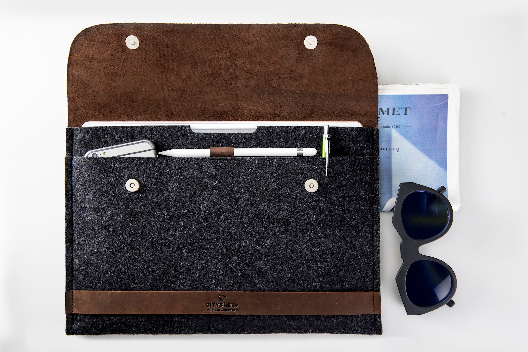 Funda Personalizada para Portátil MacBook Air 13 M2 M1 Gris Cuero Funda Minimalista - Imagen 7 de 10