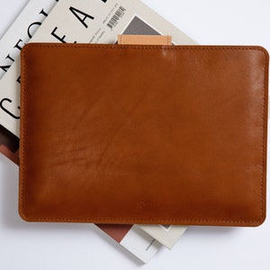 Full Grain Leather MacBook Case with wool felt lining. Designed to fit MacBooK Air 13, MacBook Pro 13", MacBook Pro 14", MacBook Air 15. This MacBook sleeve is sleek, stylish and  gives your MacBook Top Protection.