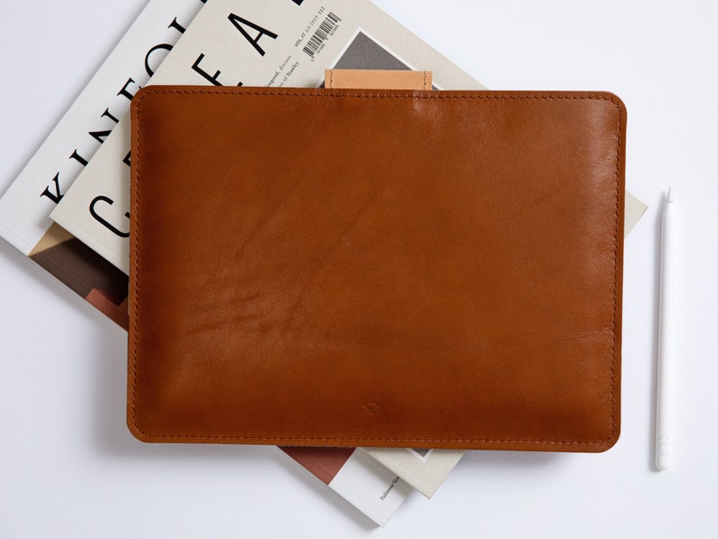 Full Grain Leather MacBook Case with wool felt lining. Designed to fit MacBooK Air 13, MacBook Pro 13", MacBook Pro 14", MacBook Air 15. This MacBook sleeve is sleek, stylish and  gives your MacBook Top Protection.