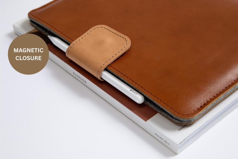 Full Grain Vegetable tanned Leather iPad sleeve with pen holder lined with wool felt. Fits iPad Air 13"/ iPad pro 13"/ iPad Pro 12.9"/ iPad 11"/ iPad mini. Handcrafted.