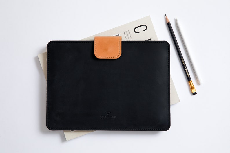 This MacBook Air 13 sleeve, MacBook Pro 14 case, MacBook Pro 13 case is sleek, stylish and  gives your MacBook Top Protection. Leather MacBook Sleeve gives your MacBook Top protection.
