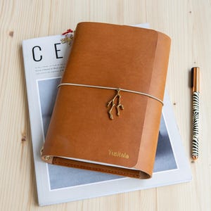 A5/A6 Dreifach faltbares Notizbuch aus Leder mit Taschen und Stiftschlaufe, Reisetagebuch, nachfüllbares Lederjournal, personalisiertes Reisetagebuch
