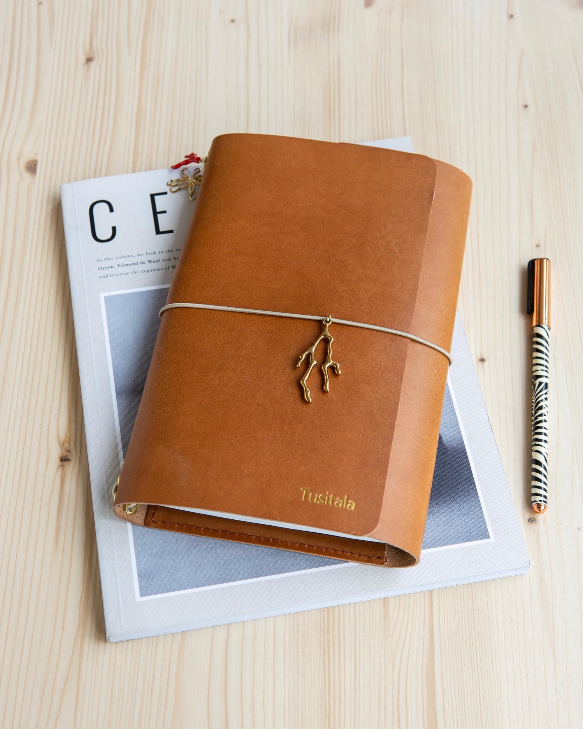 A5/ A6 Trifold Leather Journal Cover with Pockets and Pen Loop, Travellers NoteBook, Refillable Leather Journal, Personalized Travel Journal