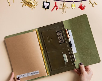 Trifold Leather Journal A5/A6/B6 with Pockets & Pen Loop, Refillable Travelers Notebook Cover VegeTable Tanned Leather
