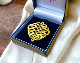 Metropolitan Museum of Art gold Celtic gold plated infinity knot reproduction brooch 1980s