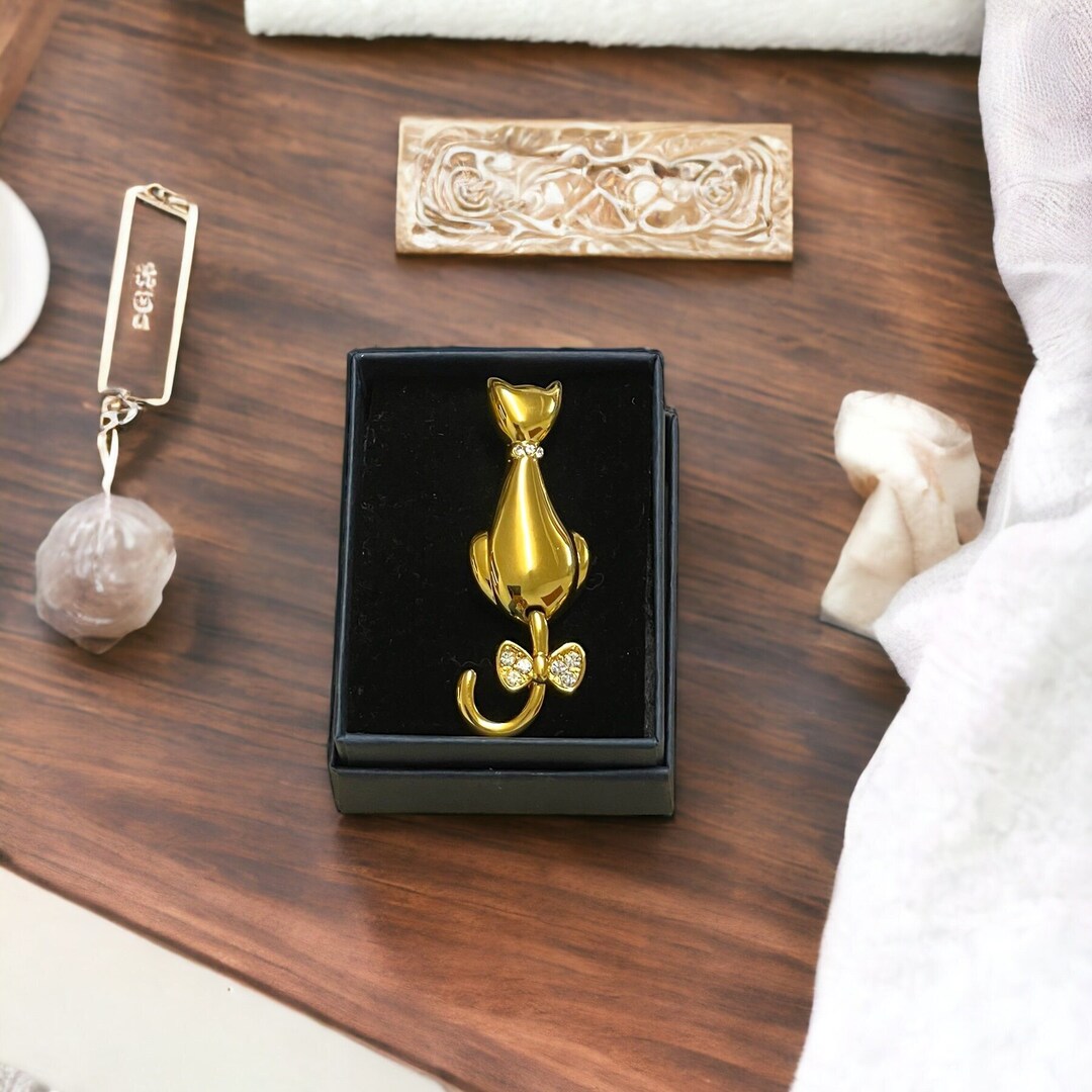 Vintage Cat Brooch Pin Gold Tone With Swinging Tail Clear Rhinestone