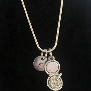 Eyeshadow Compact Sterling Silver Necklace,  Compact Sterling Silver Necklace, Makeup Sterling Silver Necklace qb154