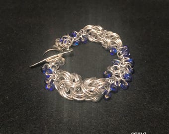 Bracelet.  Chunky chain with royal blue Czech glass
