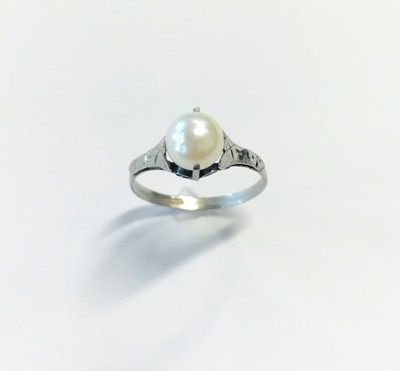 Simple antique pearl ring- 14k - Size 7