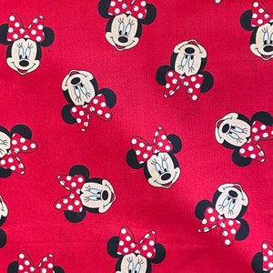 NUOVO Disney Minnie Mouse Toss Heads on Red Tessuto 100% cotone **Spedito dalla California ##Clicca sui dettagli dell'articolo