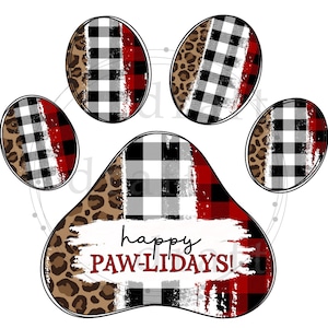 Könnte beinhalten: Ein roter und schwarzer Buffalo-Karoprint mit einem Leopardenmuster. Der Pfotenabdruck hat den Text "happy paw-lidays!" in Weiß.