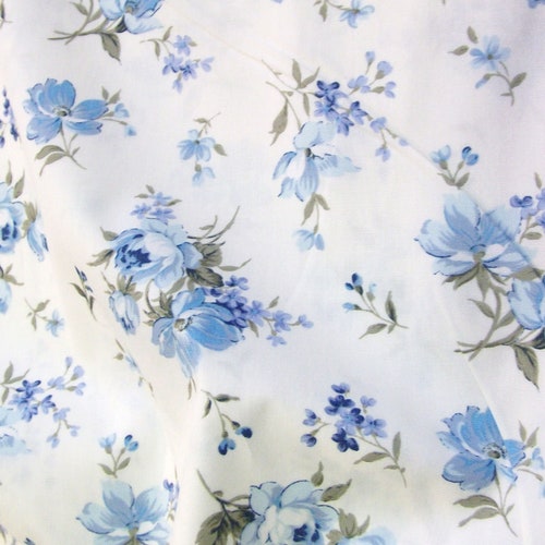Summer Flowers Poly Cotton Dress Fabric 112cm wide 