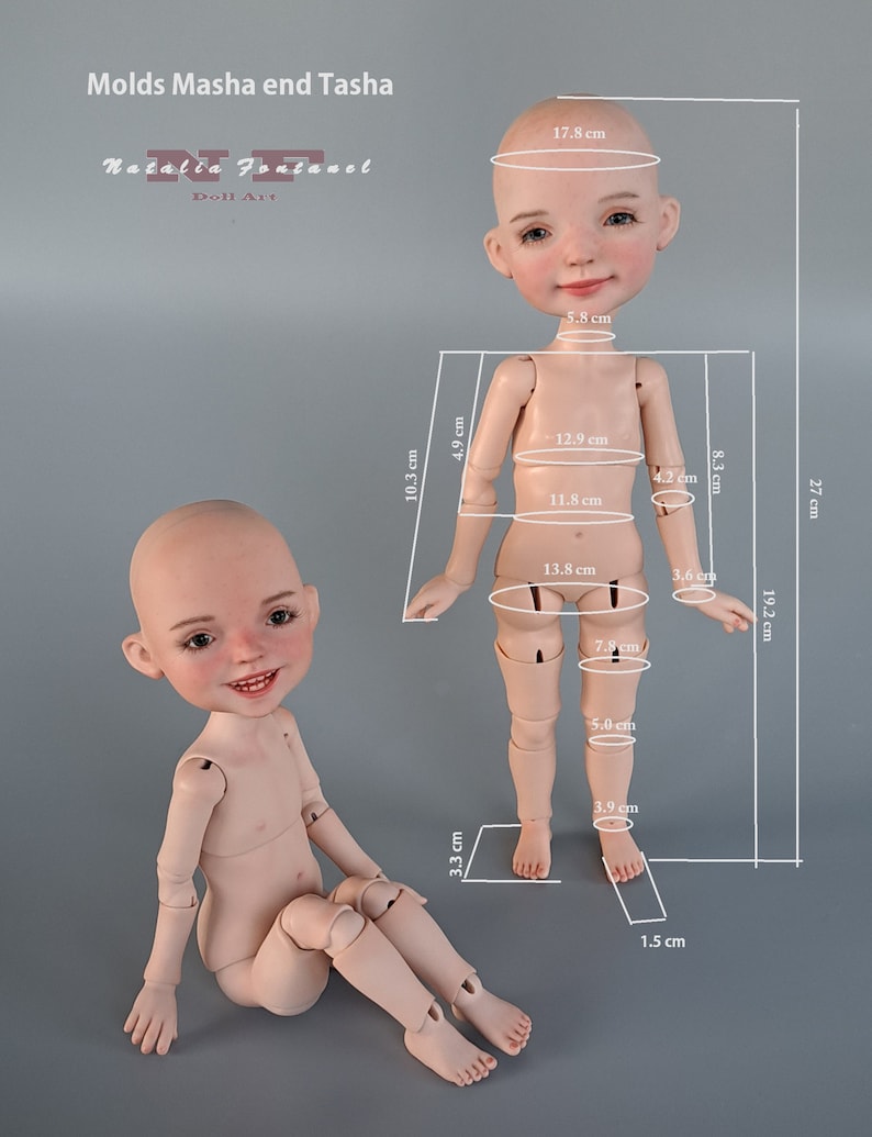 Pu&ograve; includere: Sono mostrati due stampi di bambole articolate, Masha e Tasha. La bambola in piedi &egrave; alta 27 cm, con misure dettagliate di testa, busto, braccia e gambe. Il testo "Molds Masha and Tasha" e "Natalia Fontancl Doll Art" sono visibili.