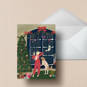 Home for christmas - posters en kaarten verkrijgbaar in 5 maten: kerstpuppy en klassieke boom, gezellig thuis