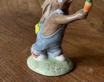 Royal Doulton - Bunnykins - Fête des Mères - Lapin doux avec carotte - Fabriqué en Angleterre - Décoration de Pâques - Lapin - Objet de collection