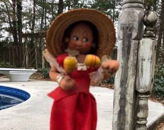 Poupée - Maracas - Poupée dansante - Chapeau de paille - Robe rouge - Danseuse - Robe de fête - Danseuse avec Maracas - Poupées mexicaines