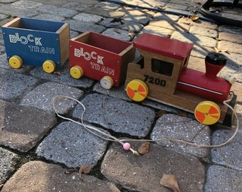 Train jouet en bois - Jouet à tirer - Moteur de train et deux voitures - Machine à vapeur - Fabriqué au Japon - Décor de Noël - Décor de chambre pour enfants