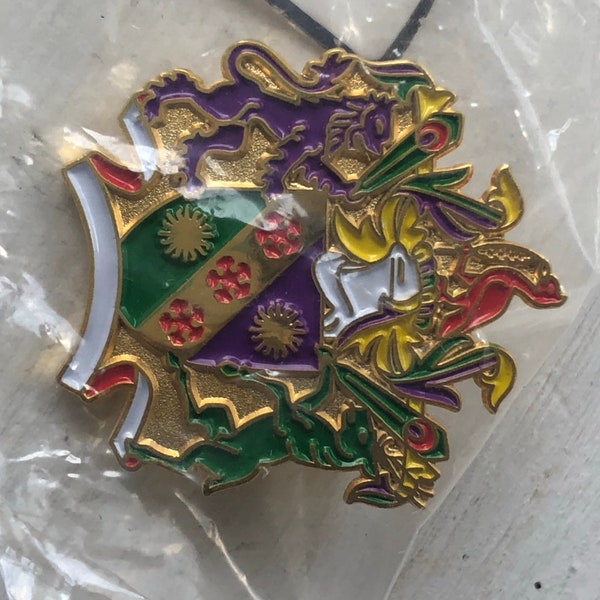 Pin - Coat of Arms - Fattorini Co - UK - Heraldic Lapel Pins - Family Coat of Arms - Thomas Fattorini Ltd - purple - red-white-green-orange