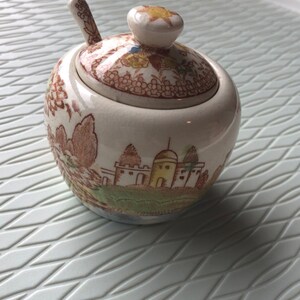 Kryddburk - Med lock - Sked - Brun - Grön - Blå - Guld - Flerfärgad - Transferware - Stadsscener med träd - Liten kryddburk - Liten kryddskål