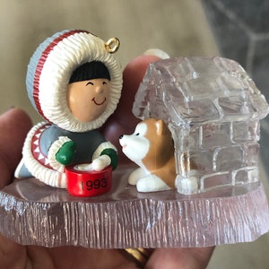 Hallmark-Keepsake Ornament-Frosty Friends-14 in Series-Fourteenth in Frosty Friends Series-Dog with Igloo-Dog House Igloo-Feeding Time