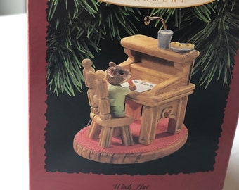 Hallmark - Keepsake Ornament - Tender Touches - 1995 - Wish List - Tender Touches - Woodland Animal - Mouse - Little Mouse