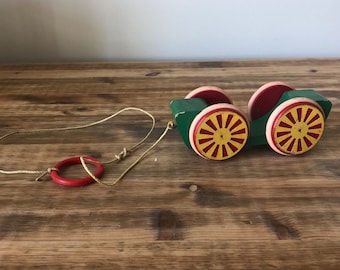 Jouet en bois - Jouet à tirer - Jouet en bois avec roues - Jouet antique - Jouet à traction antique - Vert - Jaune - Rouge - Décor de Noël - Décor de chambre pour enfants