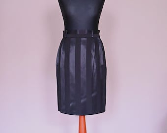 Vintage Skirt 80s 90s black with glossy and matt wide stripes