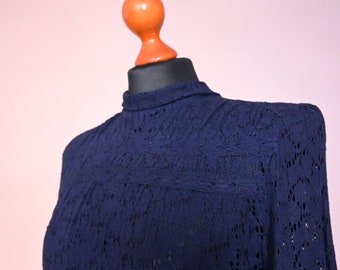 Robe en crochet style années 50-60, dentelle bleu foncé transparente