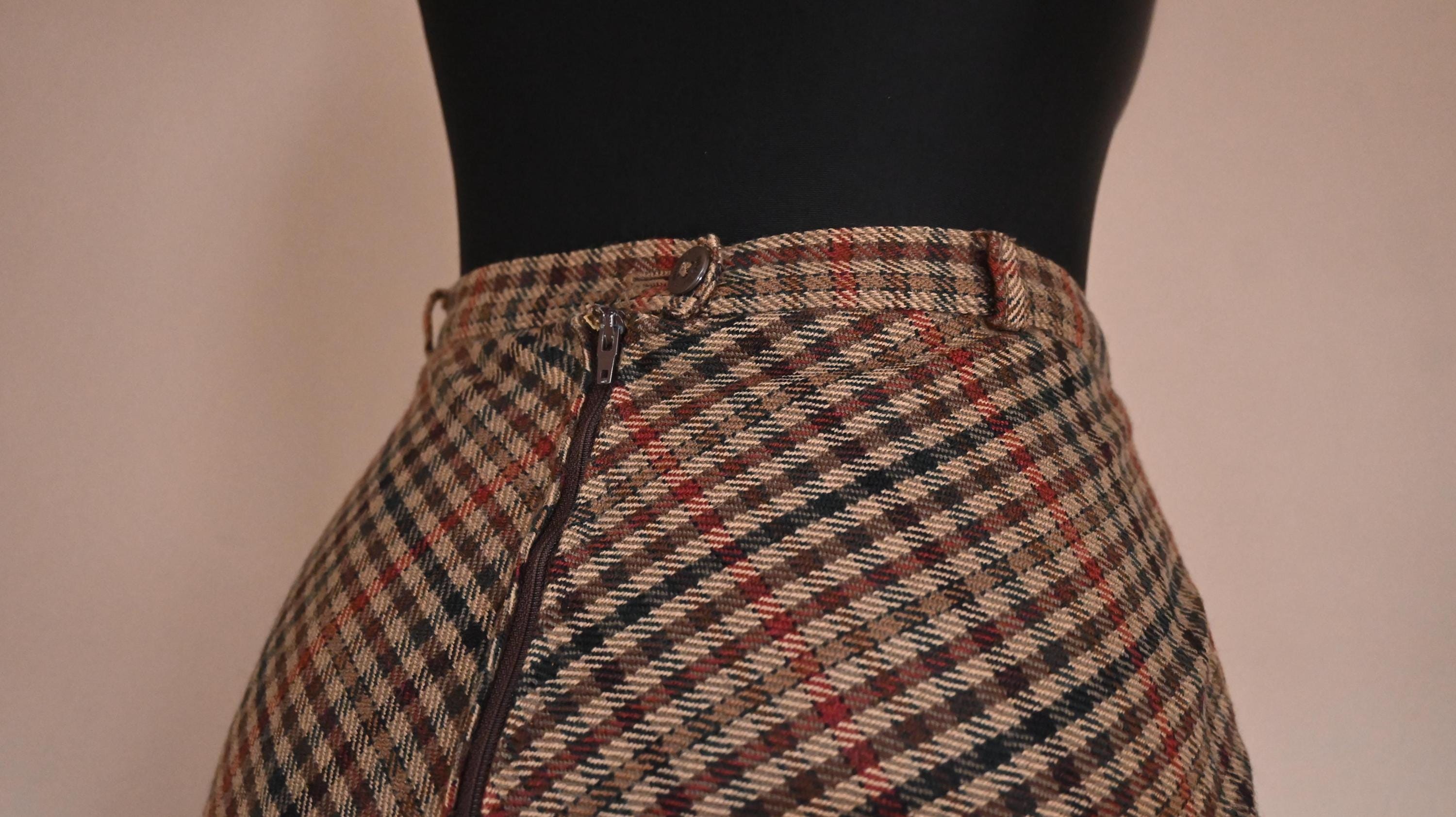 Robe Droite Multicolore Fleurie À Jupe Trapèze Et Détail Corset | Robes