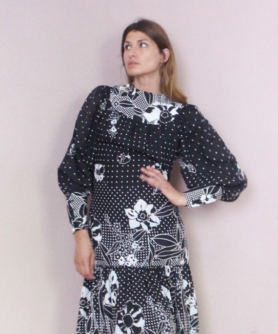 60s fashion black and white