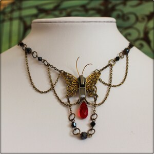 Collier  &quot;Papillon  noire et rouge   &quot; Somptueux  Collier Féerique et   Néo- Victorien , collier romantique