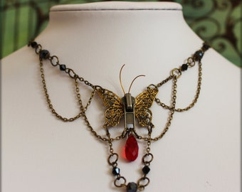 Collier  "Papillon  noire et rouge   " Somptueux  Collier Féerique et   Néo- Victorien , collier romantique