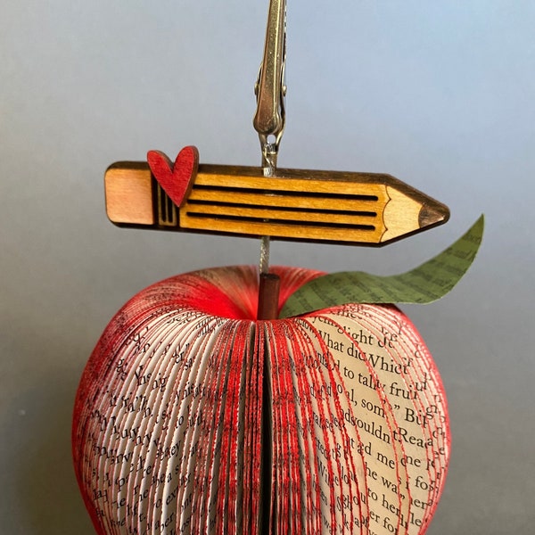Book Page Apple • end of school • teacher gift • teacher appreciation  •  note holder • gift card holder • book club • paper apple • pencil