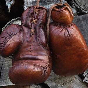 Gants de boxe vintage en cuir Marron image 2