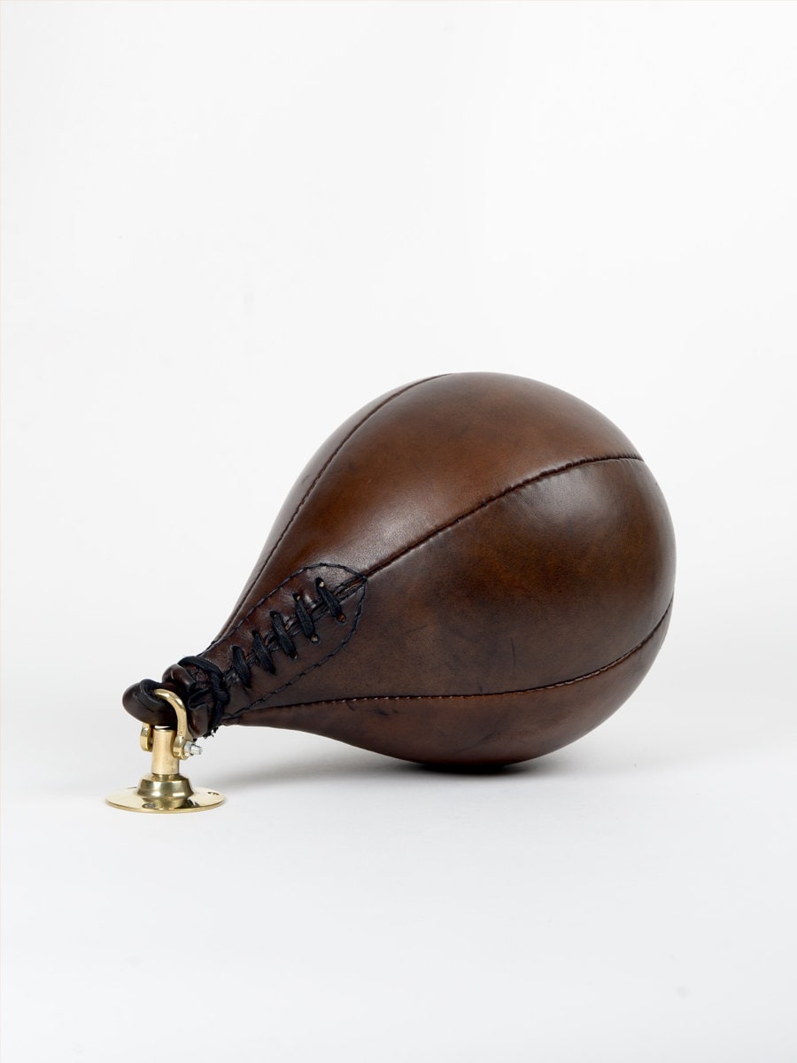 Ballon de rugby vintage en cuir 1940 - John Woodbridge Makers