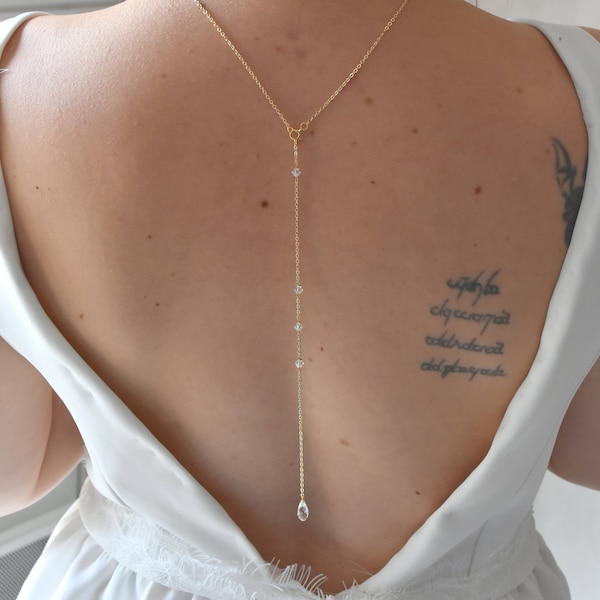 PURE - Collier de dos mariage avec des perles de cristal et fine chaine dans le dos, gouttes en cristal.