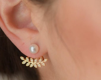 THELMA - Boucles d'oreilles de mariée tendance en 2 parties. Avec une perle et une branche de zirconium qui passe derrière le lobe.