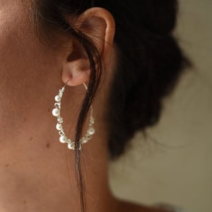 DASHA - Wedding hoop earrings with pearly and transparent pearls, trendy hoop bridal earrings