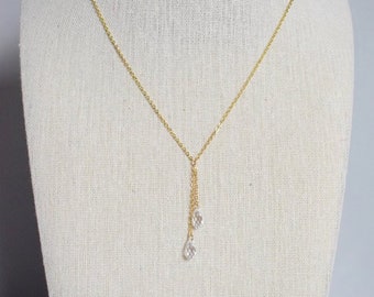 PLUIE D'AVRIL - collier de mariée minimaliste avec deux gouttes de cristal imitant la pluie - Bijoux mariage discrets.