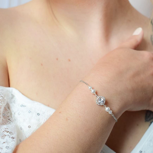 EVANGELINE - Bracelet de mariage chic et glamour, avec oxydes de zirconium et perles nacrées en cristal - Bijoux mariage