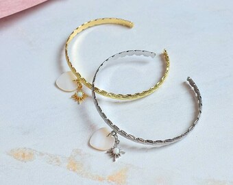 ORION - Bracelet jonc pour témoin ou demoiselle d'honneur avec coeur en nacre et breloque étoile opale