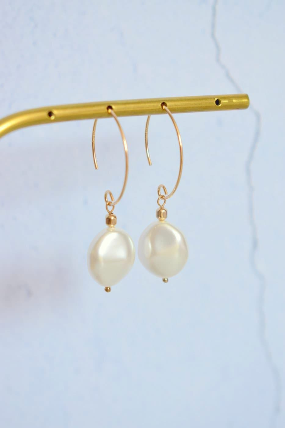 Boucles d’oreilles mariage modernes avec crochet et perle unique