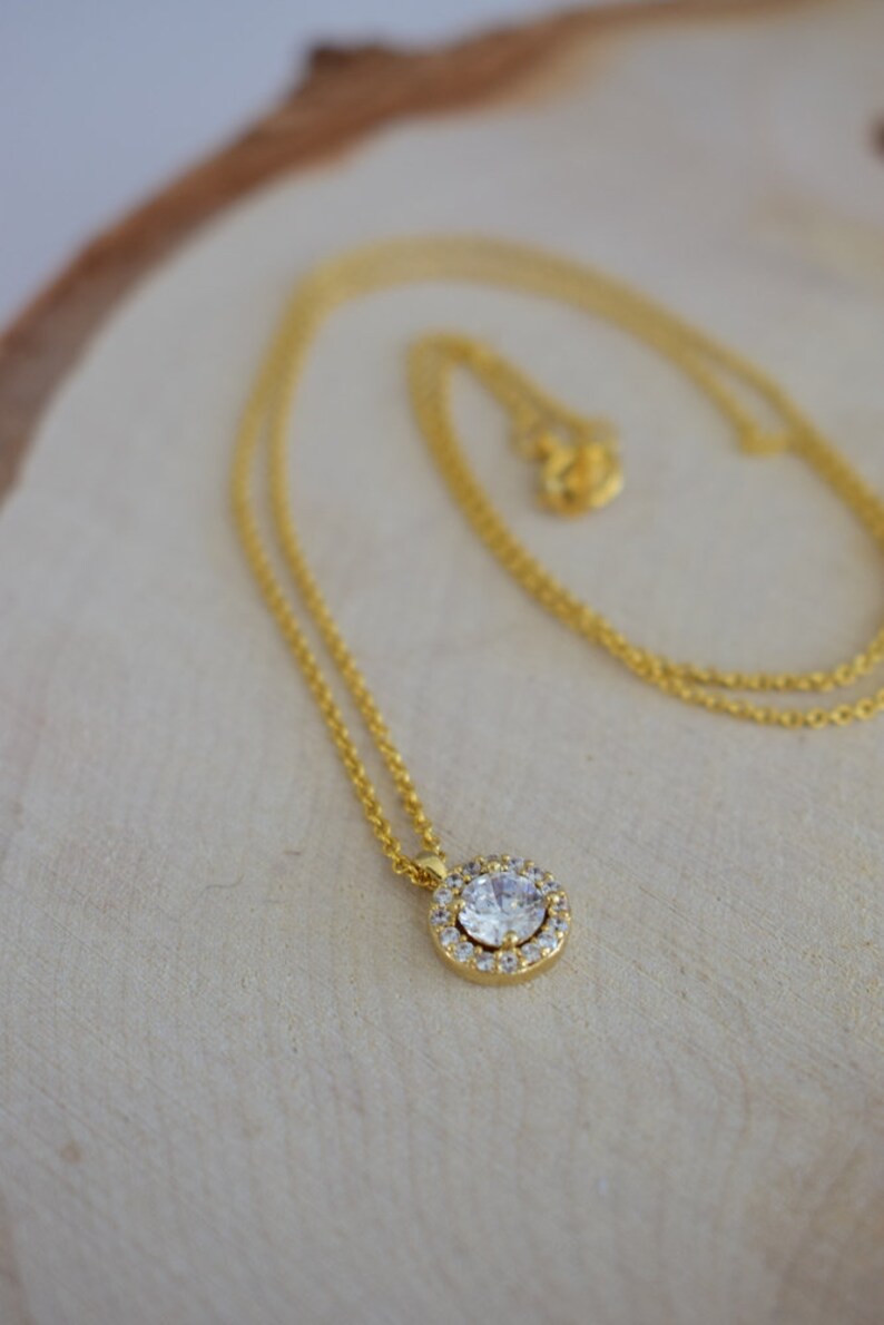 very refined and delicate Wedding jewelry circle shape silver 925 Silver rhinestone pendant wedding necklace silver