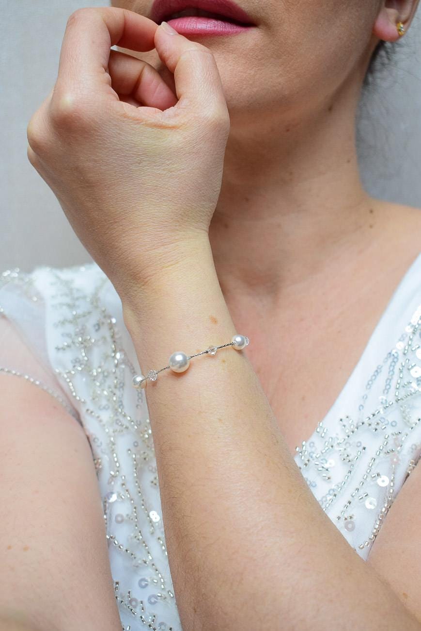 Bracelet de mariage délicat avec perles et chaîne fine