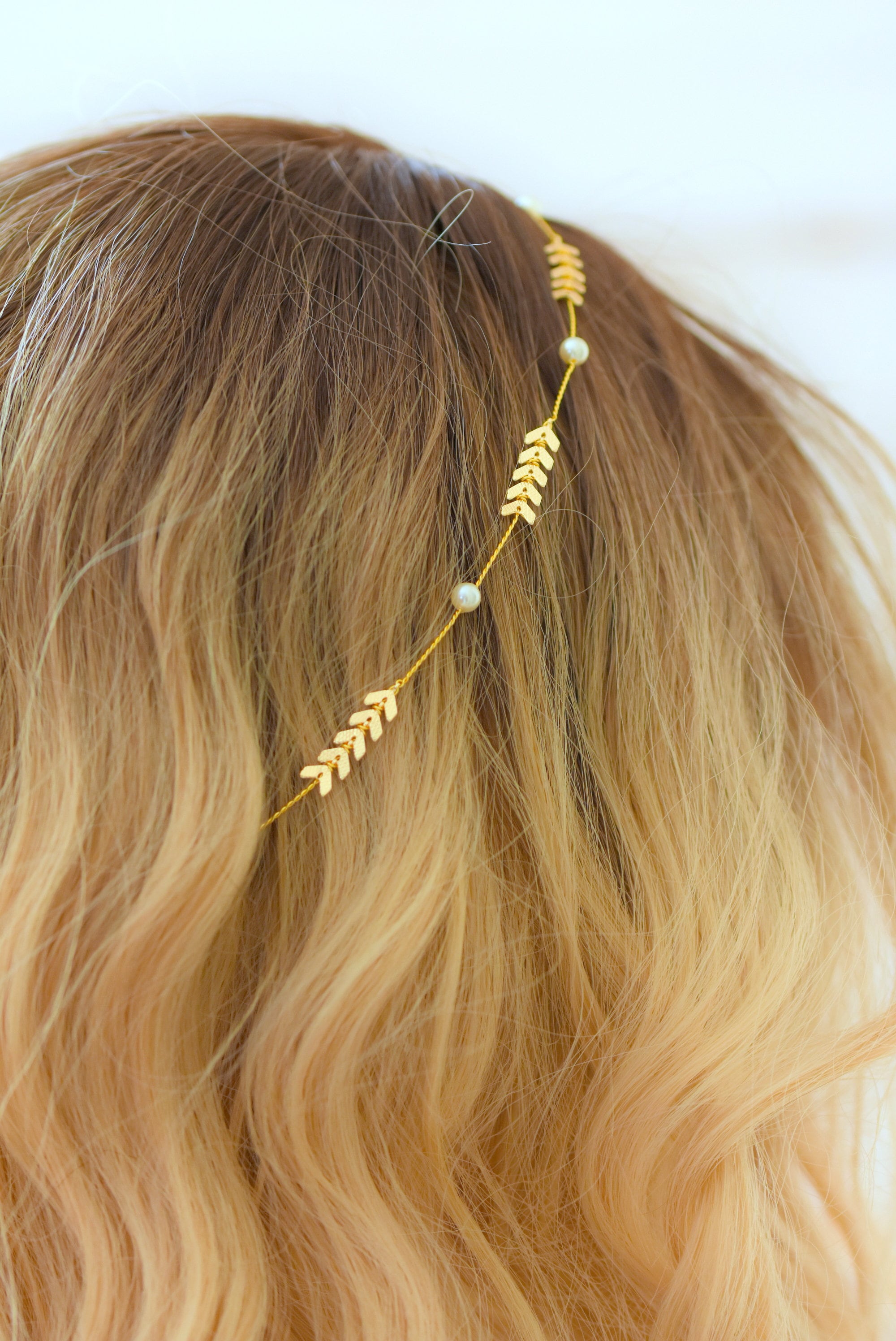 Couronne de mariage bohème en épi de blé doré avec perles nacrées