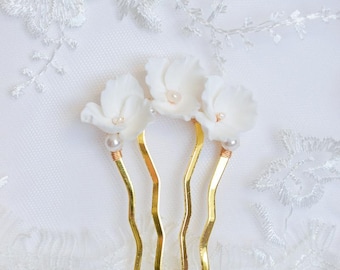 INES - hair comb for wedding hairstyles with cold porcelain flowers and a few pearls - bridal hair accessory