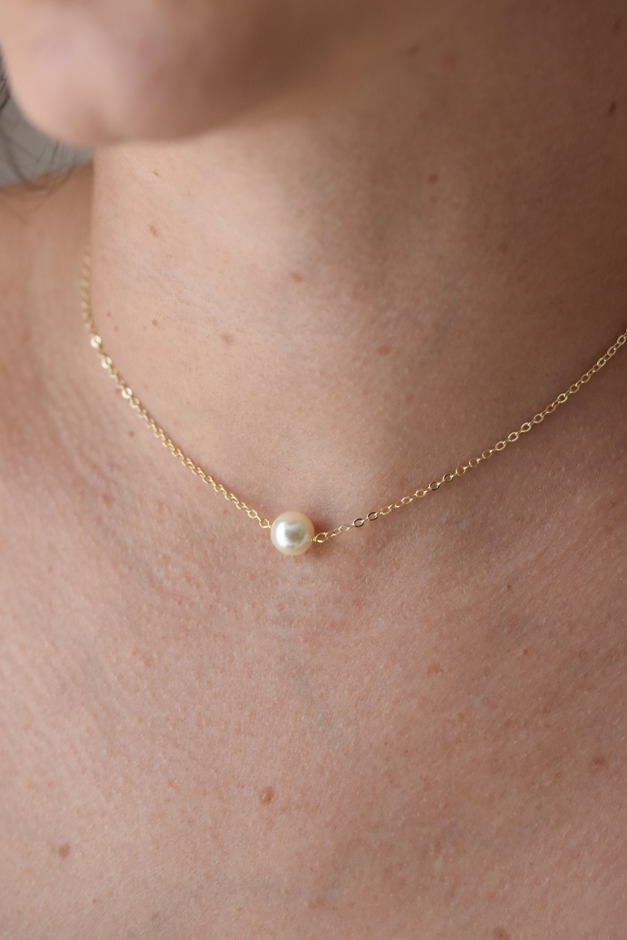 Collier de mariage minimaliste perle ras du cou en argenté, doré ou rose