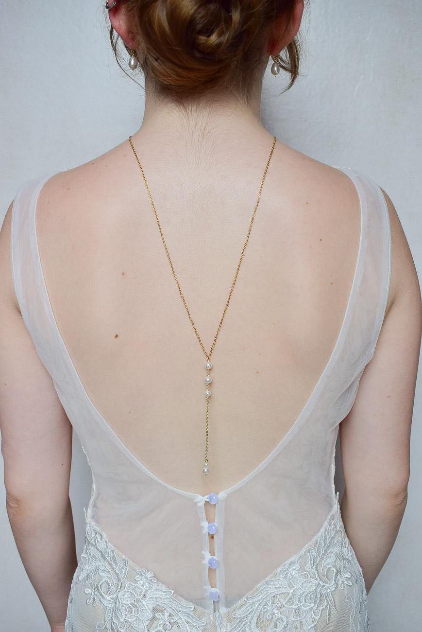 Collier de dos minimaliste Gala avec perles nacrées élégantes